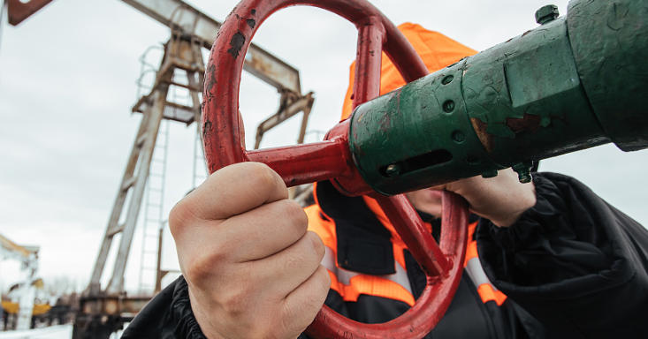 The United States eases energy sanctions against Iran, creating an optimal window for reducing shipping costs and optimizing routes for large foundation components in the Middle East