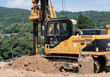 Dựa trên yêu cầu của xây dựng xanh, hãy phân tích các phương pháp nâng cấp kỹ thuật và cải thiện môi trường của giàn khoan xoay.