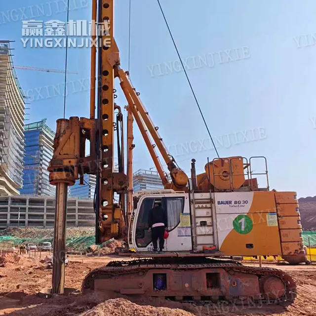 Căn chỉnh chính xác với các lỗ trên giàn khoan xoay BAUER BG30.