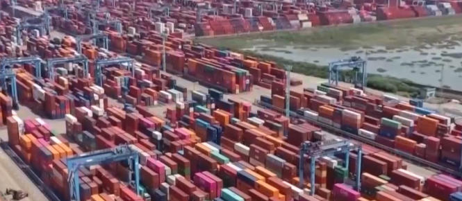 Frente al estancamiento en el juego arancelario entre Estados Unidos y Canadá, la logística de transporte marítimo de equipos de ingeniería a gran escala se está estabilizando y mejorando.