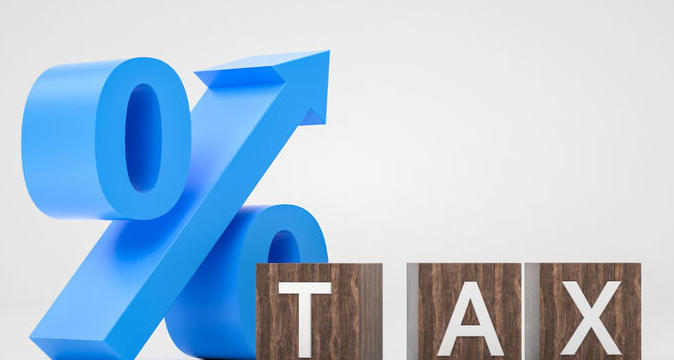 The new tariff policy faces judicial checks and balances, while the maritime‑transport logistics for large‑scale construction machinery maintains a sound momentum.