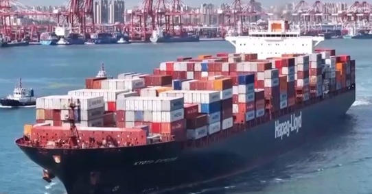 The prices of bulk commodities rise in tandem, consolidating the stable cross‑border logistics of large‑scale engineering equipment