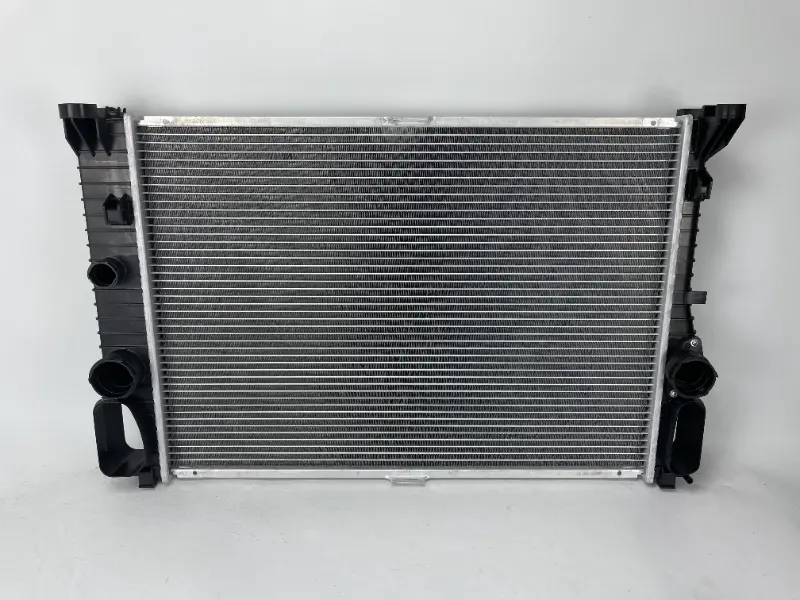 Benz CLS-CLASS W 219 CLS 280 CDI 04- MT Radiator 211 500 34 02 قطع غيار المركبات