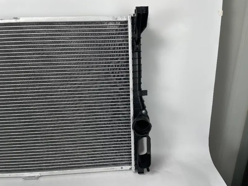 Benz CLS-CLASS W 219 CLS 280 CDI 04- MT Radiator 211 500 34 02 قطع غيار المركبات