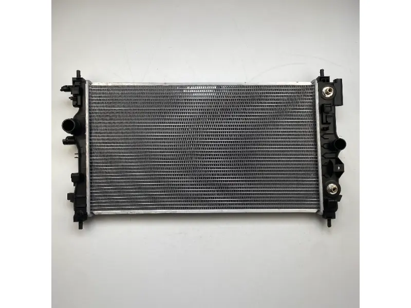 GM CRUZE 1.8L L41.4L I4 TURBO 09- AT Radiator 130030613311079 قطع غيار السيارات