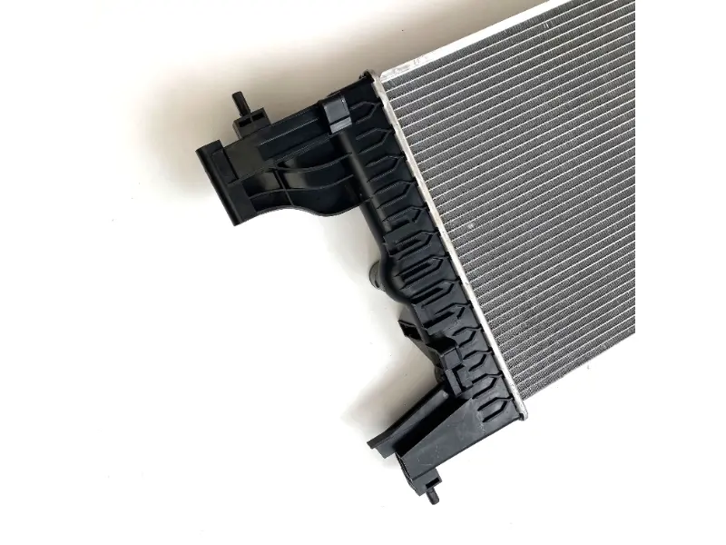 GM CRUZE 1.8I 16V 09- AT Radiator 13267652 قطع غيار السيارة
