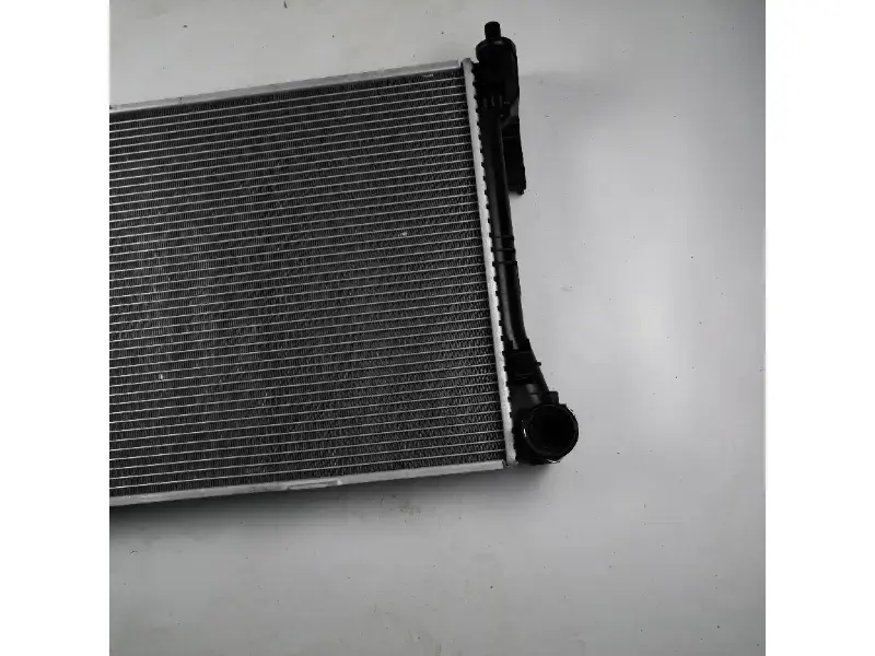 Benz C-CLASS W 204 C 180 CDI 07- AT Radiator 204 500 12 03 قطع غيار السيارات