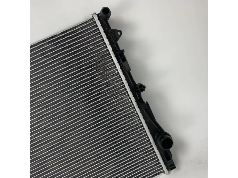 Benz BENZ E-SERIES C238(2016) E350 2.0 MT Radiator A09950069011803 قطع غيار السيارات