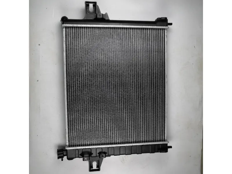GM GRAND CHEROKEE LAREDO V8 4.7L 01-04 AT Radiator 52079883ABAD سيارة في قطع غيار