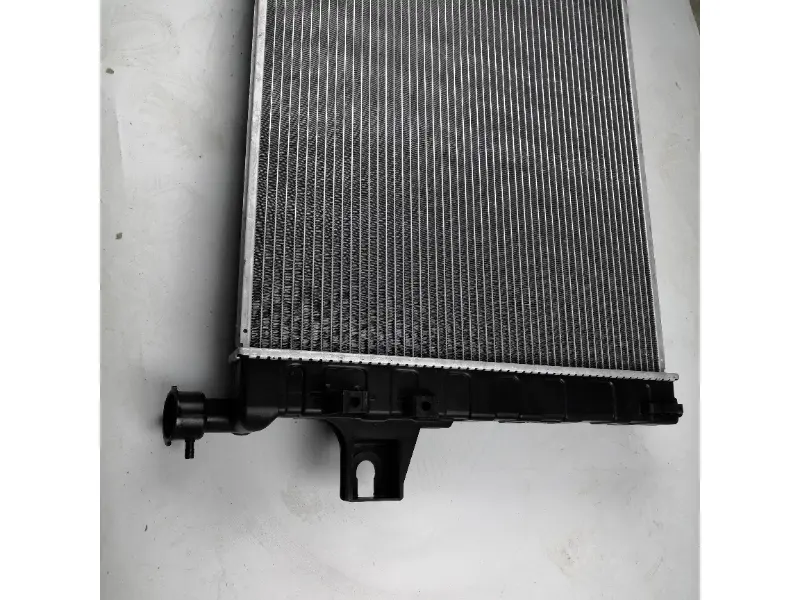 GM GRAND CHEROKEE LAREDO V8 4.7L 01-04 AT Radiator 52079883ABAD سيارة في قطع غيار