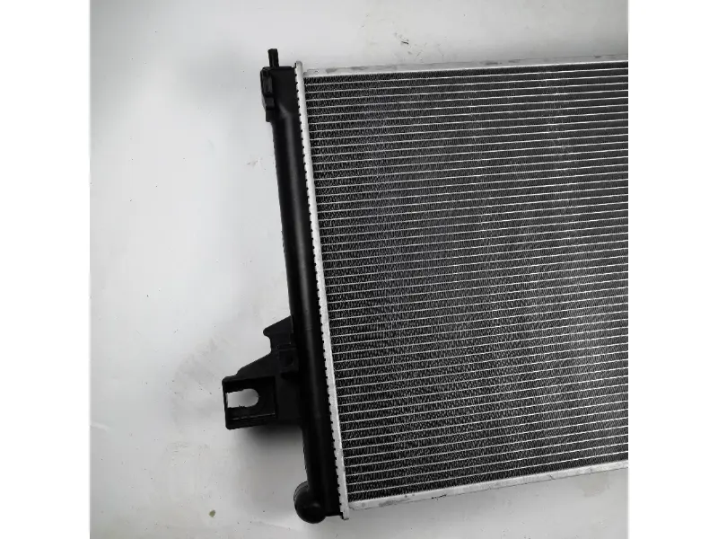 GM GRAND CHEROKEE LAREDO V8 4.7L 01-04 AT Radiator 52079883ABAD سيارة في قطع غيار