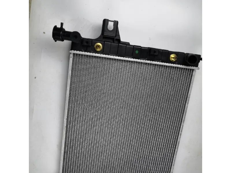 GM GRAND CHEROKEE LAREDO V8 4.7L 01-04 AT Radiator 52079883ABAD سيارة في قطع غيار