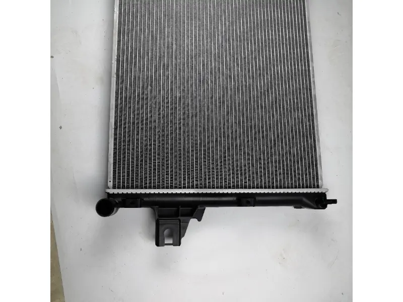 GM GRAND CHEROKEE LAREDO V8 4.7L 01-04 AT Radiator 52079883ABAD سيارة في قطع غيار