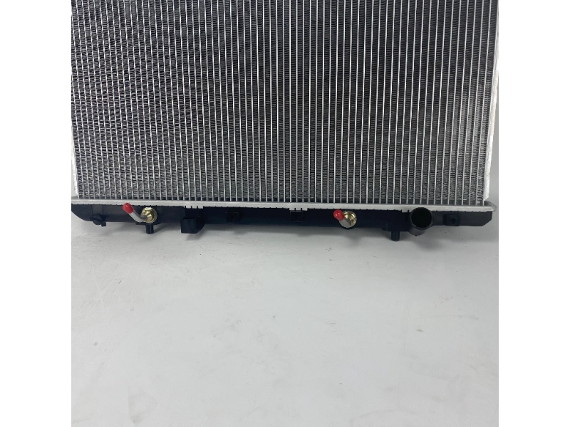 Yüksek maliyetli performans Honda Radyatör CRV 2.0L RD1 AT 19010P3F004 çözümü