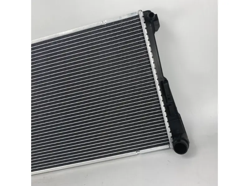 BMW X3 F25 X3 18d 10-X4 F26 X4 35dx 13- MT Radiator 17117 823568 17117 593843 قطع غيار السيارات
