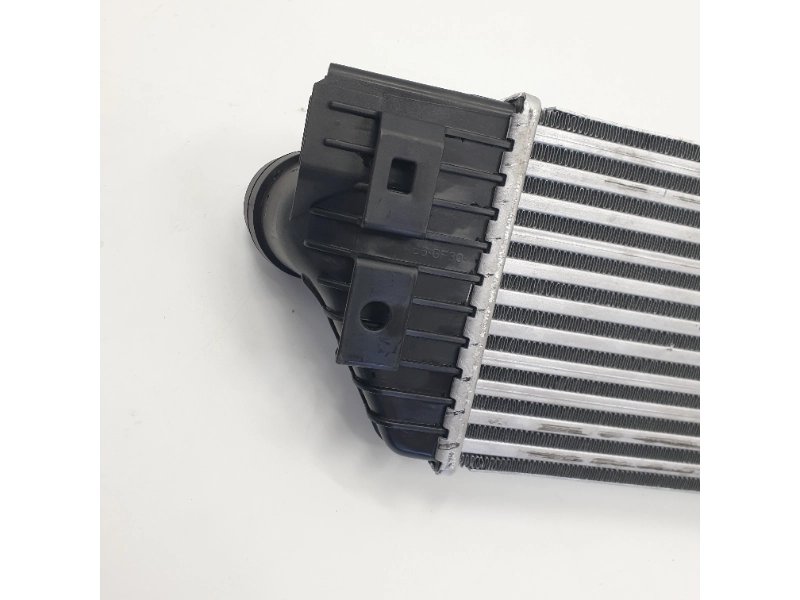 Intercooler de alta qualidade RENAULT MASTER III VOLQUETE L3H1 35T 2010 144960015R Refrigeração do motor por atacado