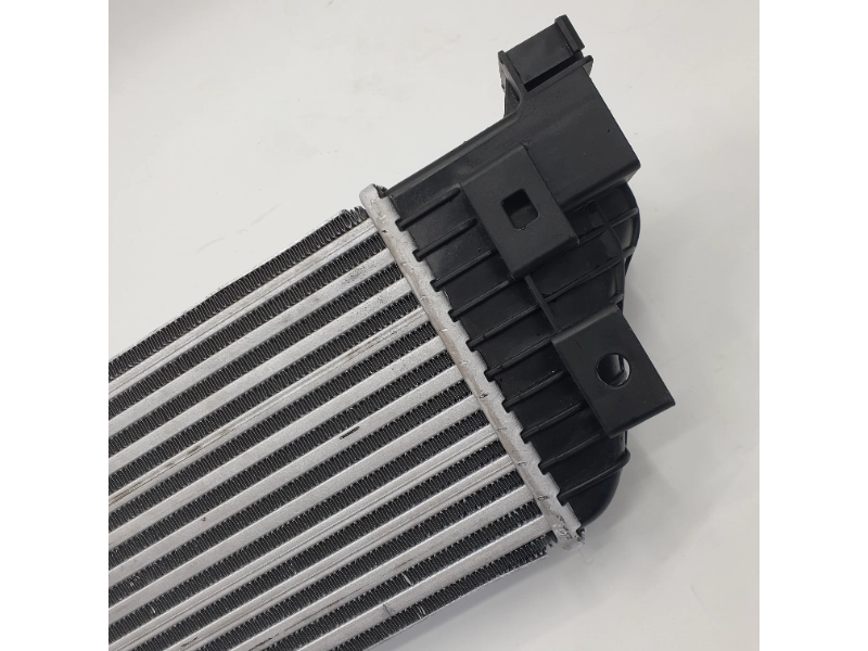 Intercooler de alta qualidade RENAULT MASTER III VOLQUETE L3H1 35T 2010 144960015R Refrigeração do motor por atacado