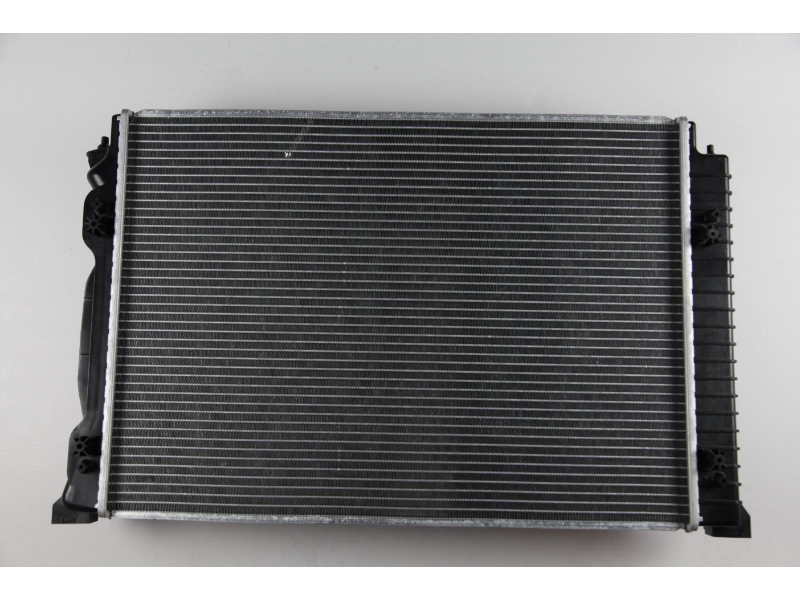 مشعاع أودي A6-S4 3.0V6 AT 8E0121251B قطع غيار سيارات من الألومنيوم للبيع الساخن