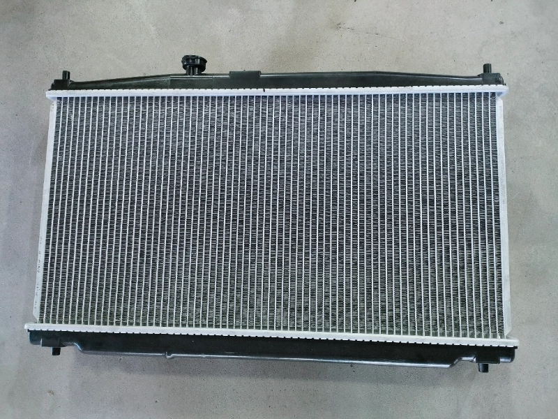 Sıcak satış Honda lehimli Alüminyum Radyatör CR-Z I4 HYEIRID 1.5L AT 19010RBJ004 satılık araba parçaları