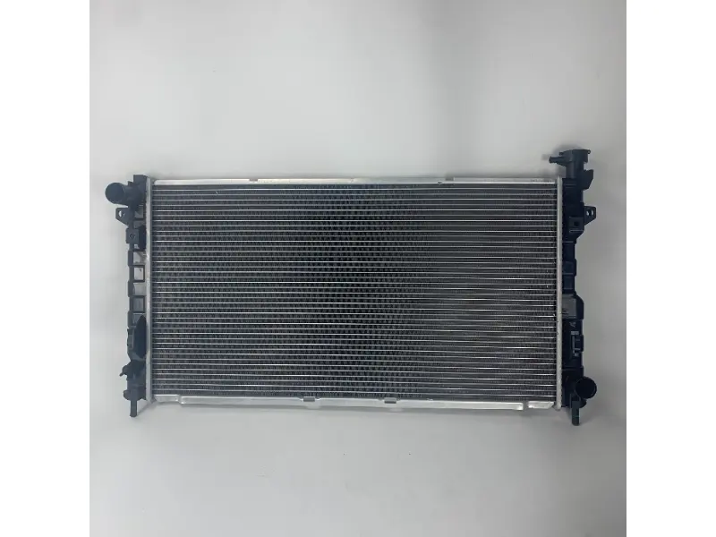GM CARAVAN BASE V6 3.3L 06-07 MT Radyatör 4677523 Araç parçaları