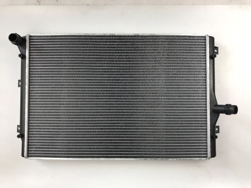 وصل حديثًا مشعاع أودي A3-S 3 2.0 MT 1K0121251DD من الألومنيوم للبيع في قطع غيار السيارات
