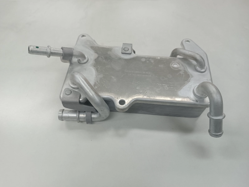 Orijinal Yağ Soğutucu Audi A6 Şanzıman OEM 04M0317021G tedarikçisi araba parçaları
