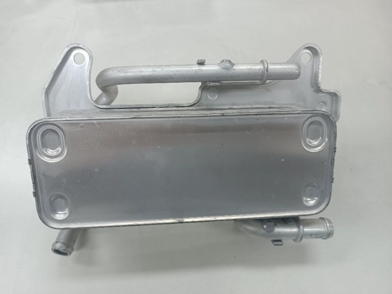 مبرد الزيت الأصلي لناقل الحركة أودي A6 OEM 04M0317021G مورد قطع غيار السيارات