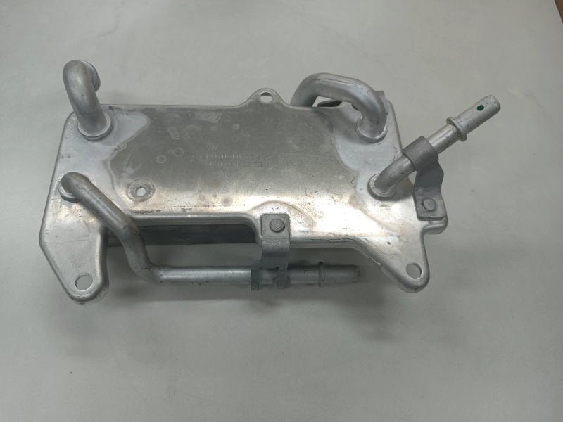Orijinal Yağ Soğutucu Audi A6 Şanzıman OEM 04M0317021G tedarikçisi araba parçaları