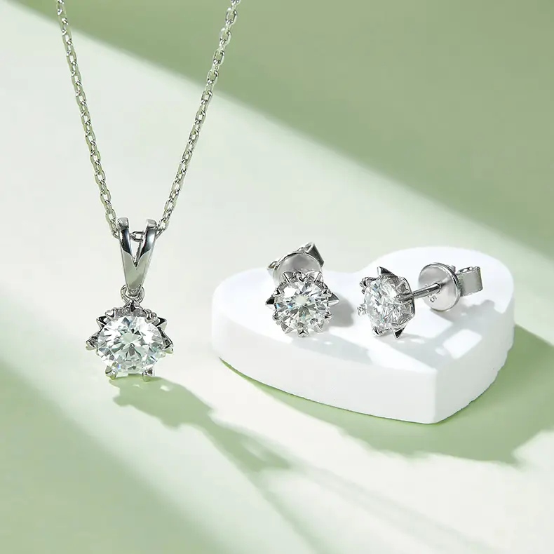 Sparkling Christmas Snowflake Necklace Set: A Dazzling Gift in the Festival Season