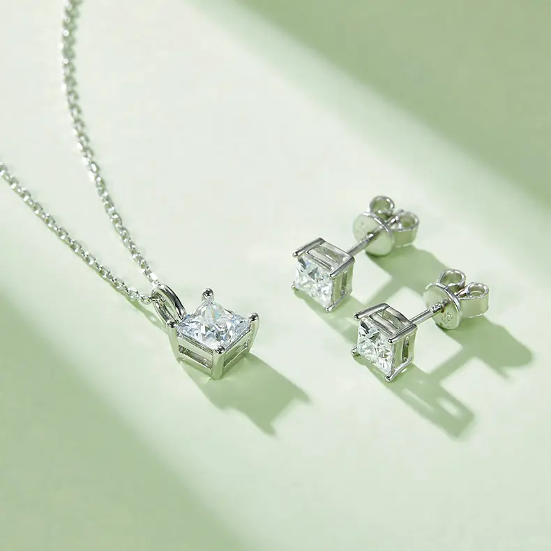 Moissanite vs. diamond: these four differences you must know.