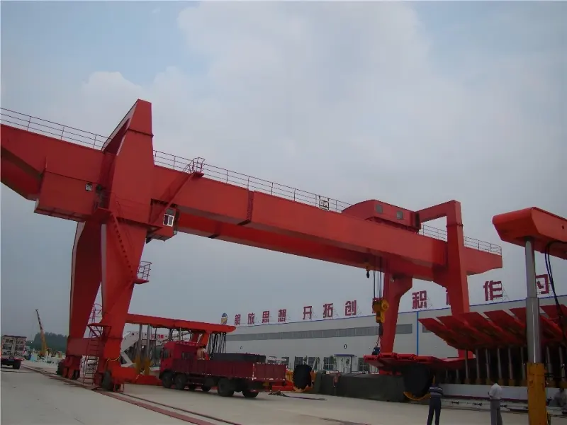 heavy crane equipment