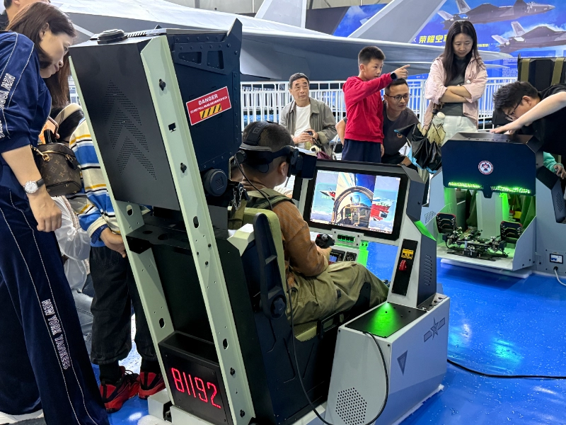VR flight experience equipment unveiled at Luogang Airshow