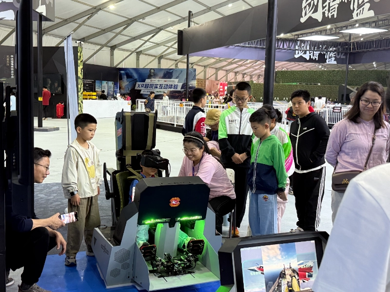 VR flight experience equipment unveiled at Luogang Airshow