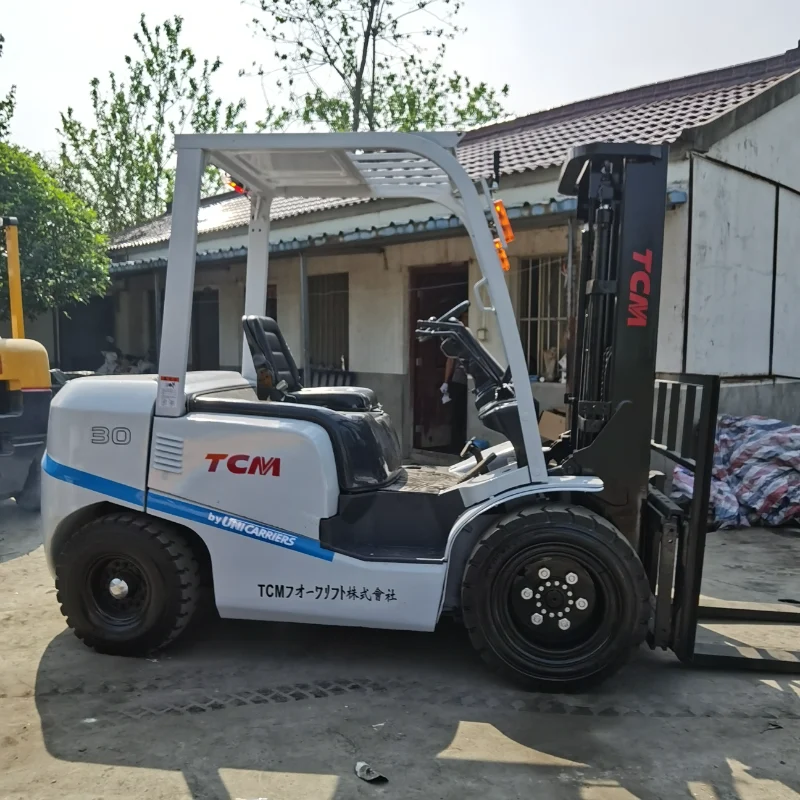 Used 3-ton TCM forklift with Japanese Isuzu engine