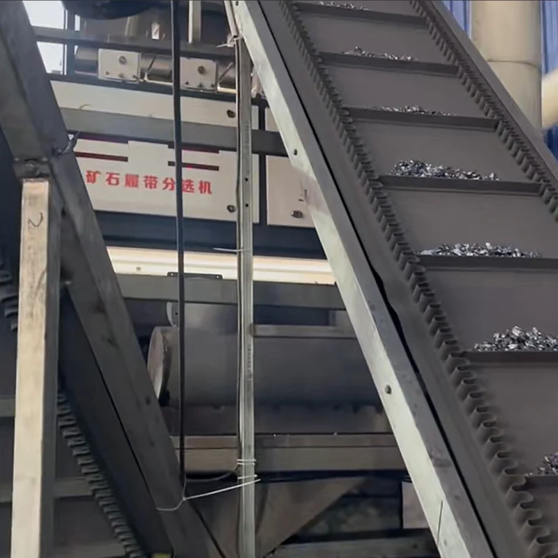 Scène de fonctionnement sur site de la machine de tri de minerai KSL1600-2S installée dans une usine de traitement des minéraux