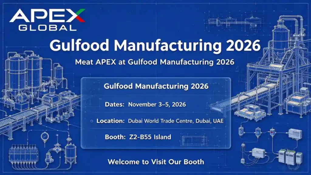 Affiche d'invitation d'APEX Global pour le salon Gulfood Manufacturing 2026, fond bleu de plan d'ingénierie avec dessins CAO de lignes de production agroalimentaires. Détails du salon : du 3 au 5 novembre 2026, Dubai World Trade Centre, stand Z2-B55 Island.