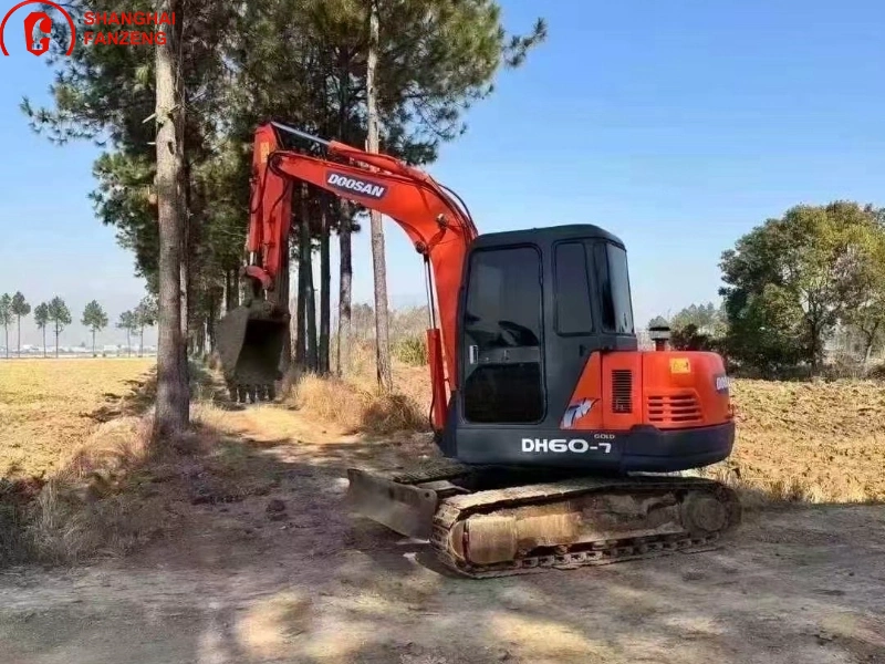 Escavadeira Doosan 60 usada