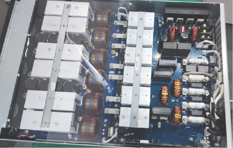 Модульный онлайн-ИБП GT-10EP для электроэнергетических приложений 2 Внутренняя структура модульного ИБП: стандартизированная, надежная, минималистичная