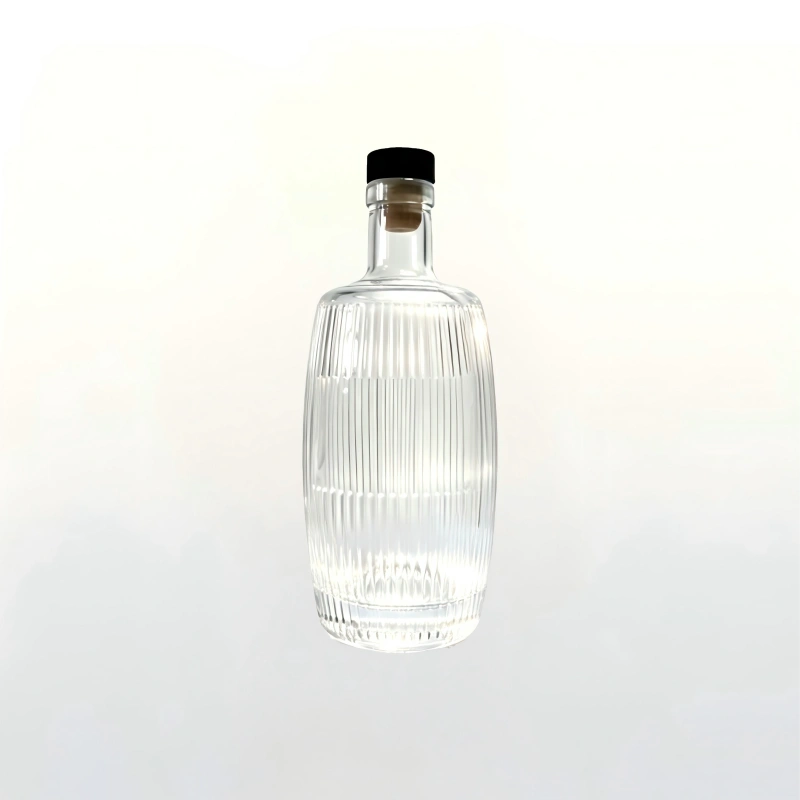 Botella de vino vacía de 500 ml con rayas verticales y tapón de rosca negro.