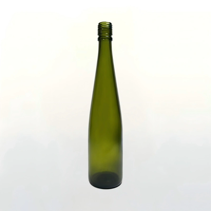Botella de vino de vidrio verde oliva alta y cónica de 750 ml.