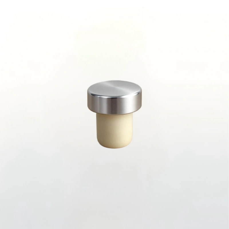 Customizable bottle closure: silver metal cap paired with dense ivory inner stopper to lock in liquor aroma.