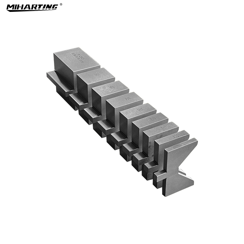 Segmented different width bending machine dies