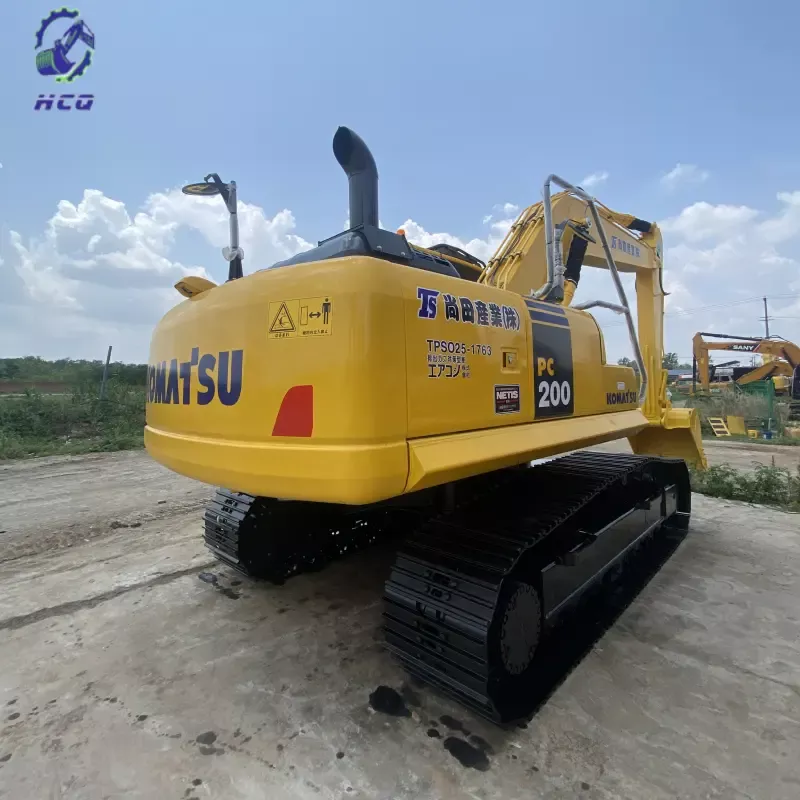 comprar-excavadoras-usadas-komatsu-pc200-exhibición-de-excavadora