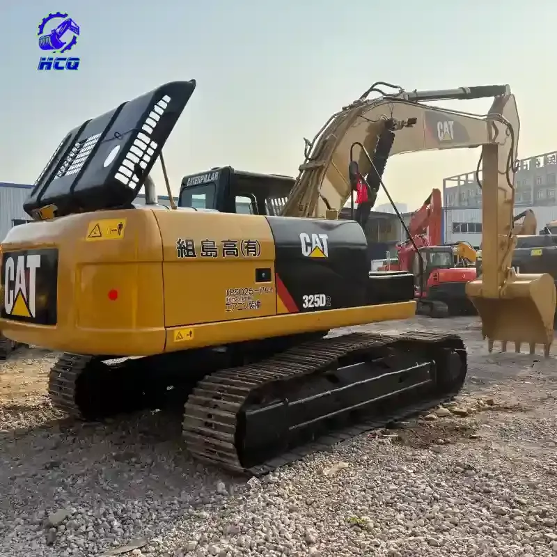 изображения с дисплея использованного экскаватора