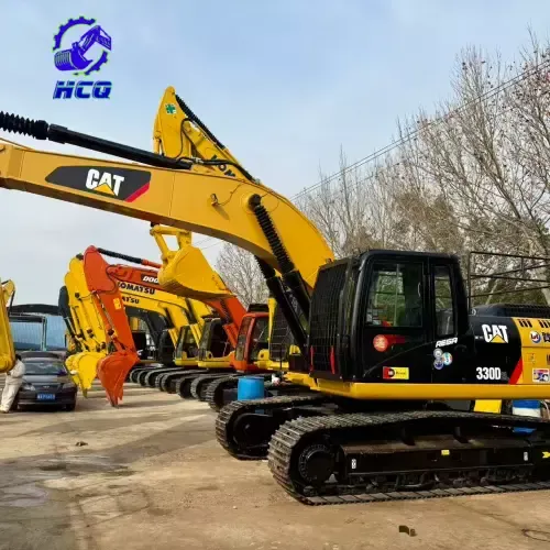 Витрина товаров, продаваемых продавцами подержанных экскаваторов из Китая.