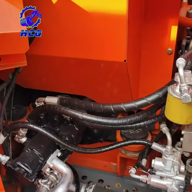 интерьер-демонстрация-использованного-экскаватора-Хитачи