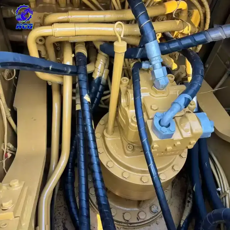 Used excavator swing motor & hydraulic lines - buyer's used excavator inspection checklist component check
