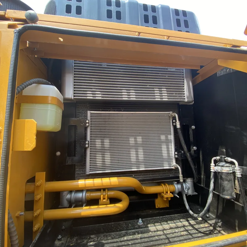 Excavadora SANY SY235H de segunda mano en obra.