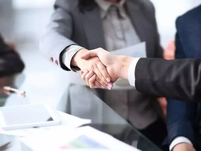 演示新闻 – Both quarried from the majestic marble basins of the Apuan Alps