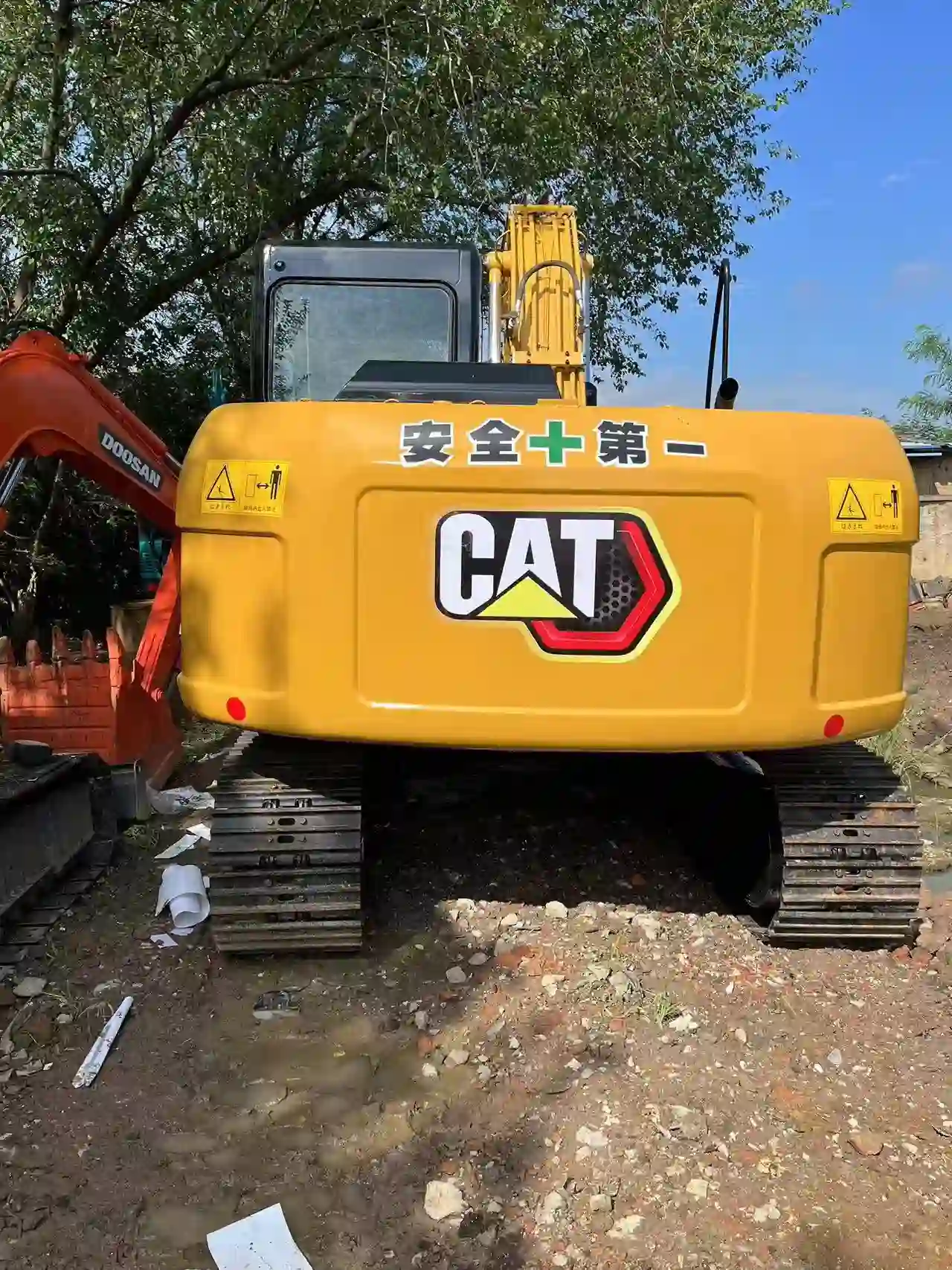 Used Caterpillar 320D2 Excavators